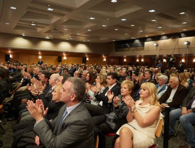 Το προσυνέδριο της ΝΔ είχε και πανό με θετική αύρα(φωτο)